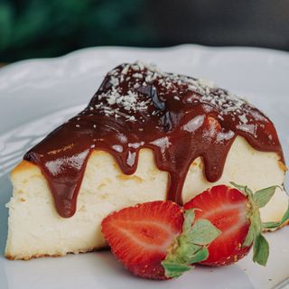 ჩიზქეიქი თბილი შოკოლადით