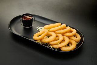 Onion rings with sos burgatore