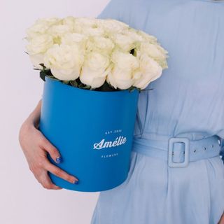 25 თეთრი ვარდი ყუთში