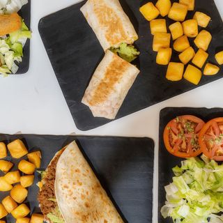 Burrito de cerdo ibérico a la plancha encebollado (no pica)