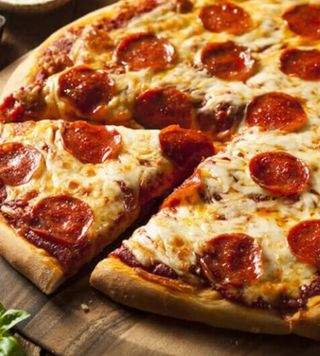 Pizza Pepperoni (30 Cm. Masa FINA) 1 o 2 personas