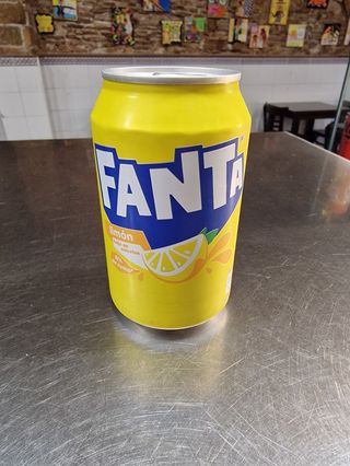 Fanta Limón lata 330ml.