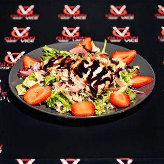 Ensalada De Queso De Cabra Y Fresa