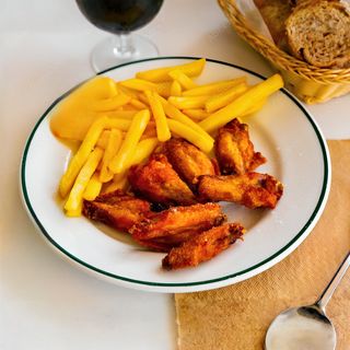 Plato Infantil Alitas De Pollo Con Patatas