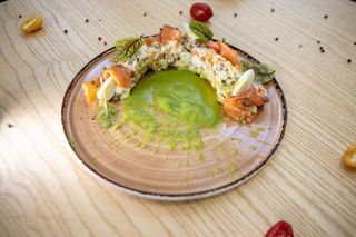 Оливье с подкопченным лососем