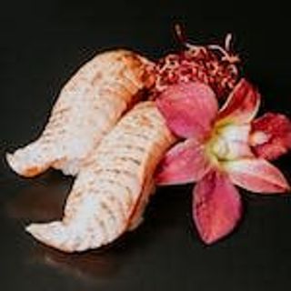 Nigiri opiekany łosoś