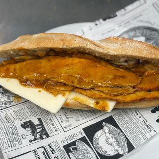 Bocadillo De Jamón Asado Con Queso