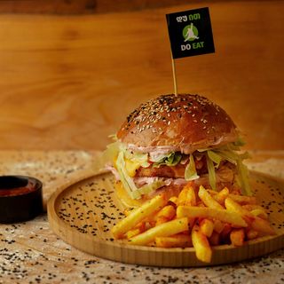 ქათმის ბურგერის მენიუ(მერაკეს სოუსი)