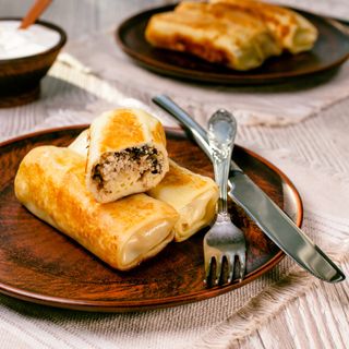 Naleśniki z kurczakiem, pieczarkami i serem 2szt