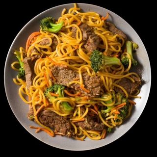 Makaron chiński z wołowiną