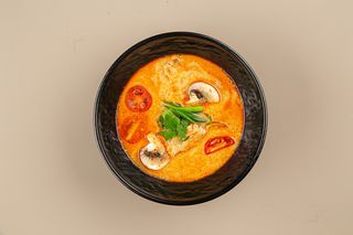 ТОМ ЯМ С КУРИЦЕЙ 