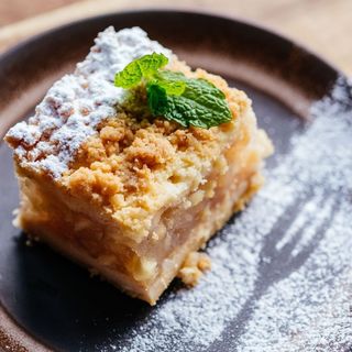 Domowej roboty szarlotka z kruszonką