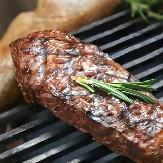 Стейк из говядины на гриле