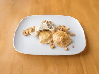Pierogi z pieczarkami i serem żółtym