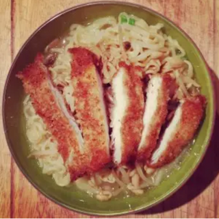 Ramen con pollo fritto