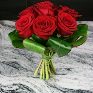 Bouquet compatto - 9 rose rosse