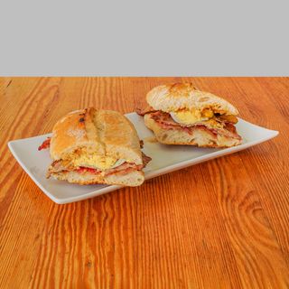 Ternera, Beicon, Huevo y Crema de Berenjenas Casera