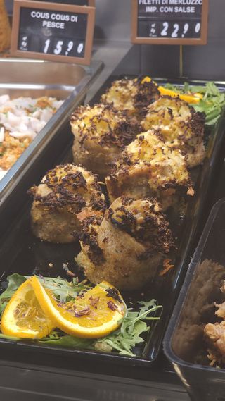 Filetto di merluzzo impanato con salse  