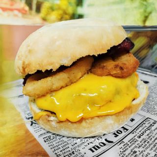 Hamburguesa Don Julio con papas fritas