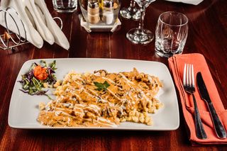 Papricas de pui cu ciuperci si galuste de casa