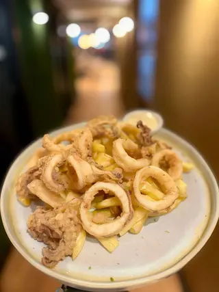 Calamares de la Ría (1/2 ración) con patatas