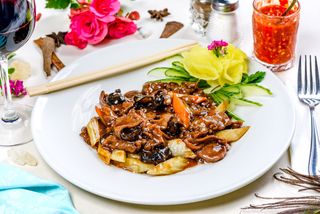 Vacuta cu urechi de lemn si apio