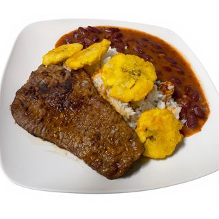 Arroz con  menestra de frijoles y Carne de ternera  a la Plancha