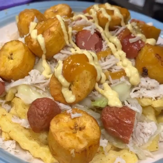 Salchipapas Con Maduro 