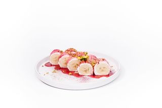 Солодкий Рол з бананом та малиною