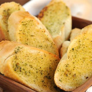 Bruschetta Al Horno: Mantequilla De ajo Y Perejil