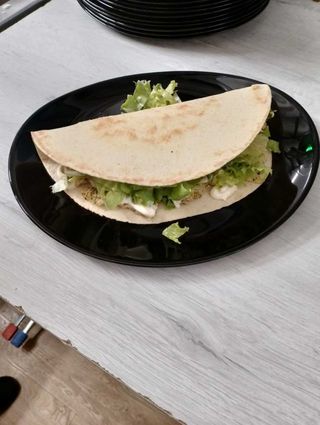 Tonno, pomodori, mozzarella, lattuga, maionese