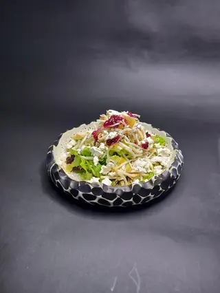 Свежа салата с ябълки и нар (300 гр)