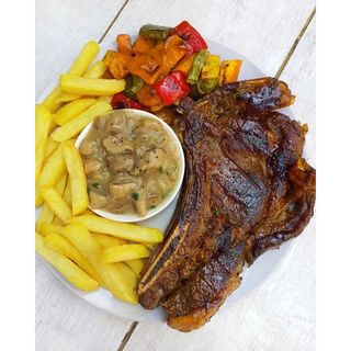 Pan-Fried Beef/Chips/Salads