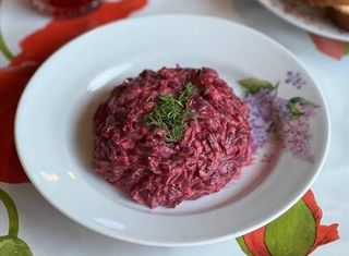 Свекла с майонезом и чесноком