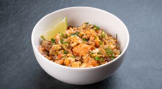 Рис смажений з лососем