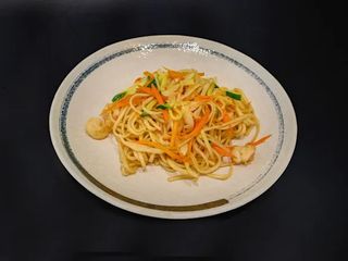 B07 Spaghetti udon con gamberi