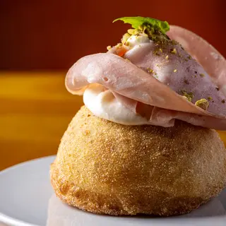 Montanarina Mortadella, burrata y pistacchio