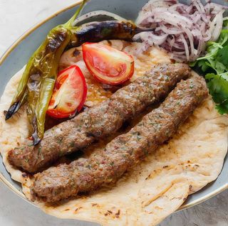 Adana kebab a la barbacoa