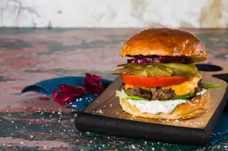Meniu burger de vita Black Angus cu cartofi