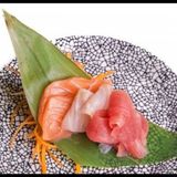 Sashimi Misto -- tonno, salmone, branzino (due pezzi per ogni tipo di pesce)