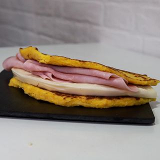 Cachapa Queso de mano y Jamón 