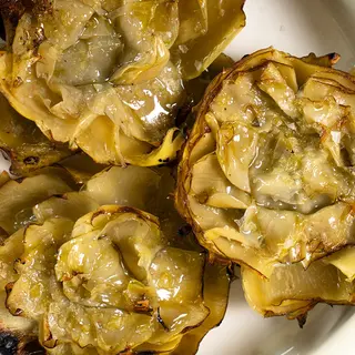Alcachofas a la brasa con el mejor aceite y escamas de sal (3 uds.)