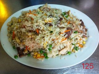 125 Пържен ориз с три вида месо