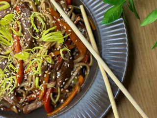 Лапша удон зі свининою (400g)