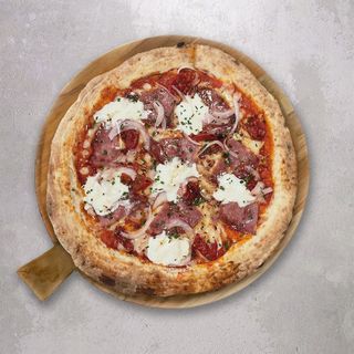 Pizza calabrese con salami y miel picante 