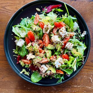 Салат з тунцем