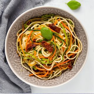 104. Spaghetti di ramen saltato con verdure