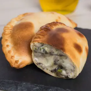Empanada De Queso & Champiñones