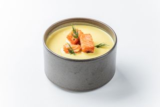 Сирний суп з  лососем та крутонами  