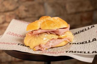 4 Mortadella, provola stagionata, pepe nero